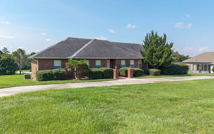 Property Photo:  