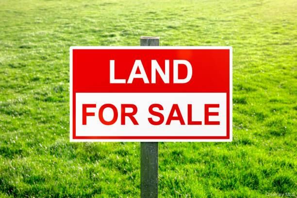 Property Photo:  Surrey Circle  NY 11967 