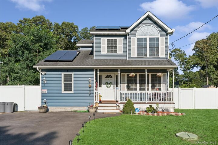 Property Photo:  17 Robinwood Street  NY 11950 