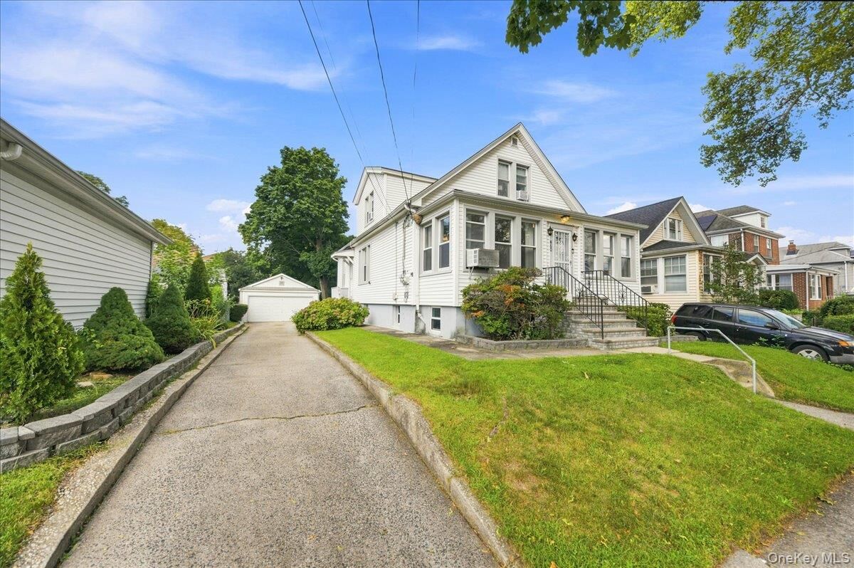 Property Photo:  860 Hollywood Avenue  NY 10465 