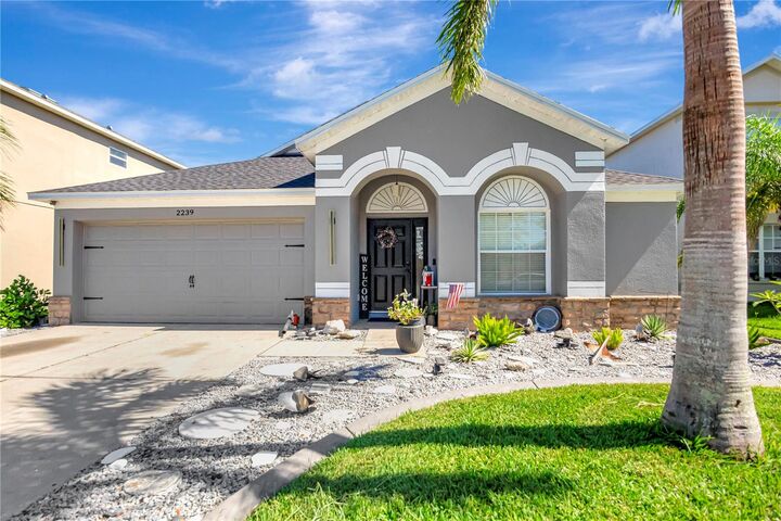 Property Photo:  2239 Roanoke Springs Drive  FL 33570 