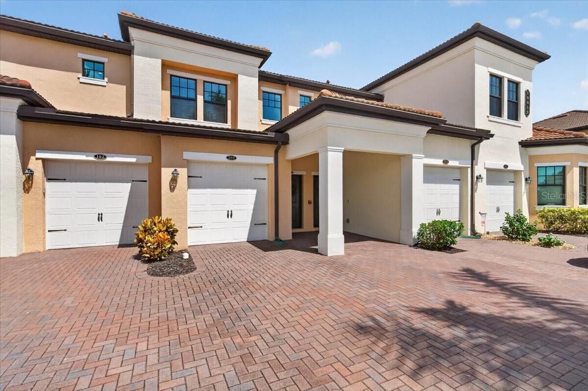 Property Photo:  10059 Crooked Creek Drive 202  FL 34293 