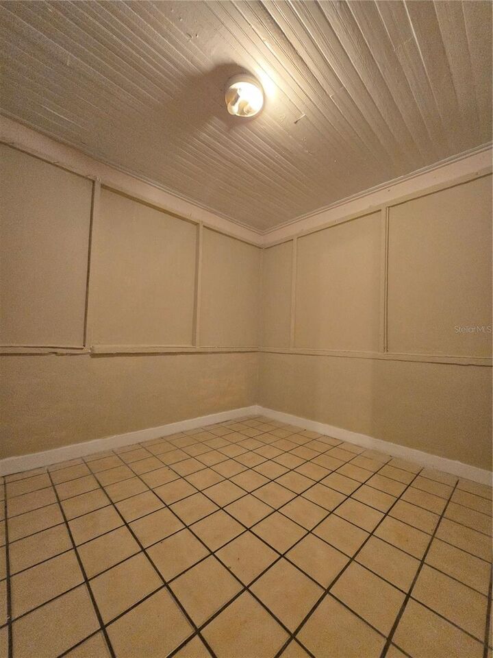 Property Photo: 1015 W Humphrey Street FL 33604