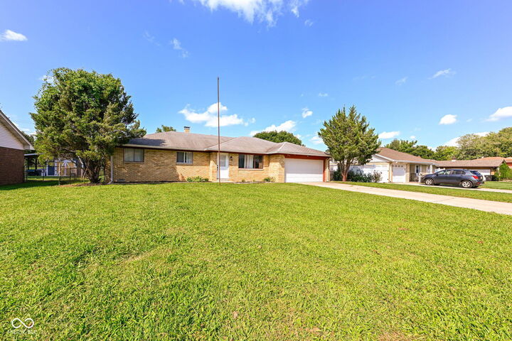 Property Photo:  814 Heritage Lane  IN 46013 