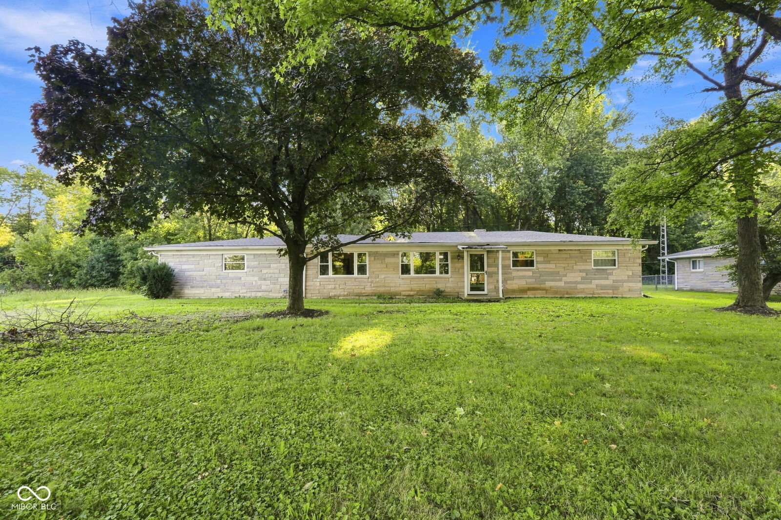 Property Photo:  1005 S Franklin Road  IN 46239 