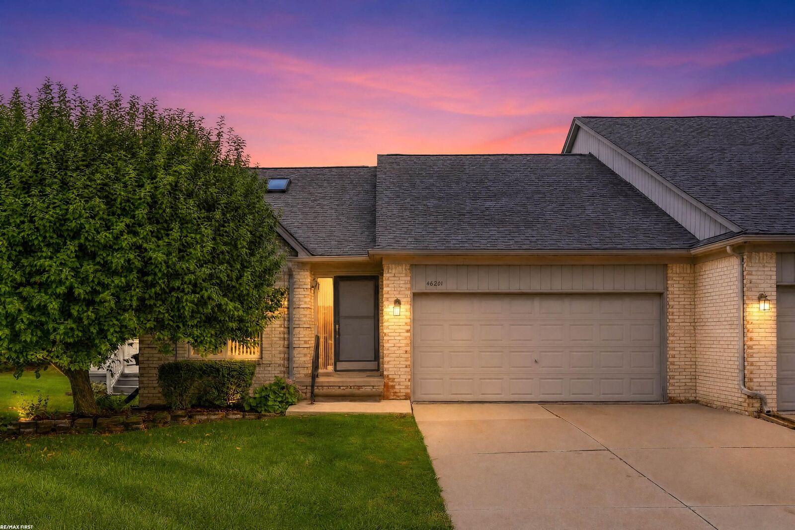 Property Photo: 46201 Bentley Circle MI 48044