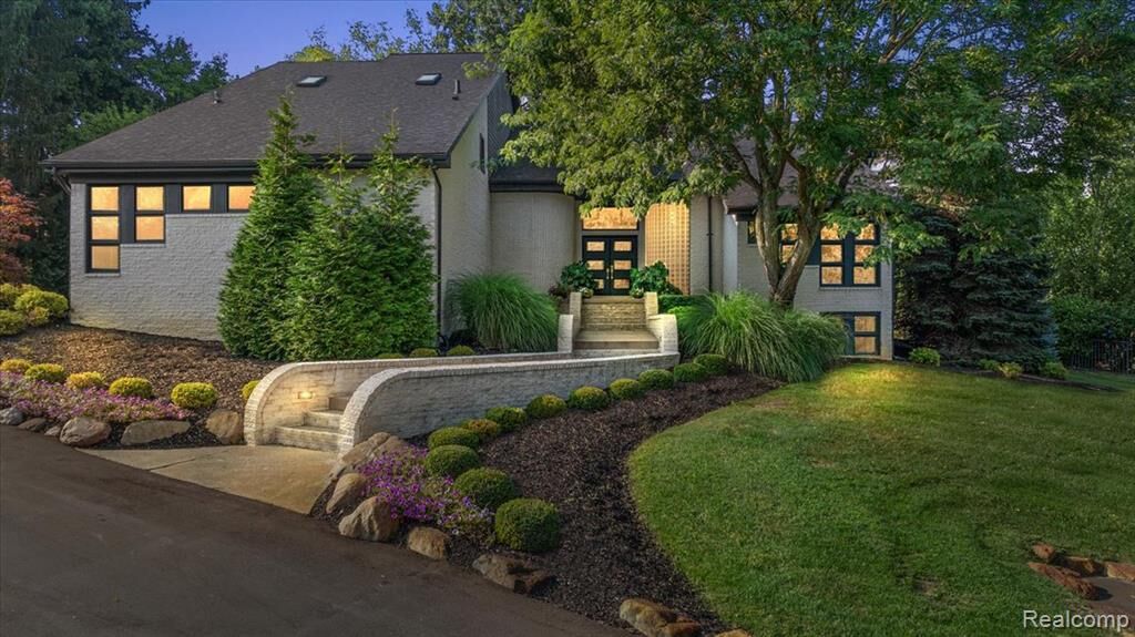 Property Photo: 4884 Cider Hill Drive MI 48306 1608