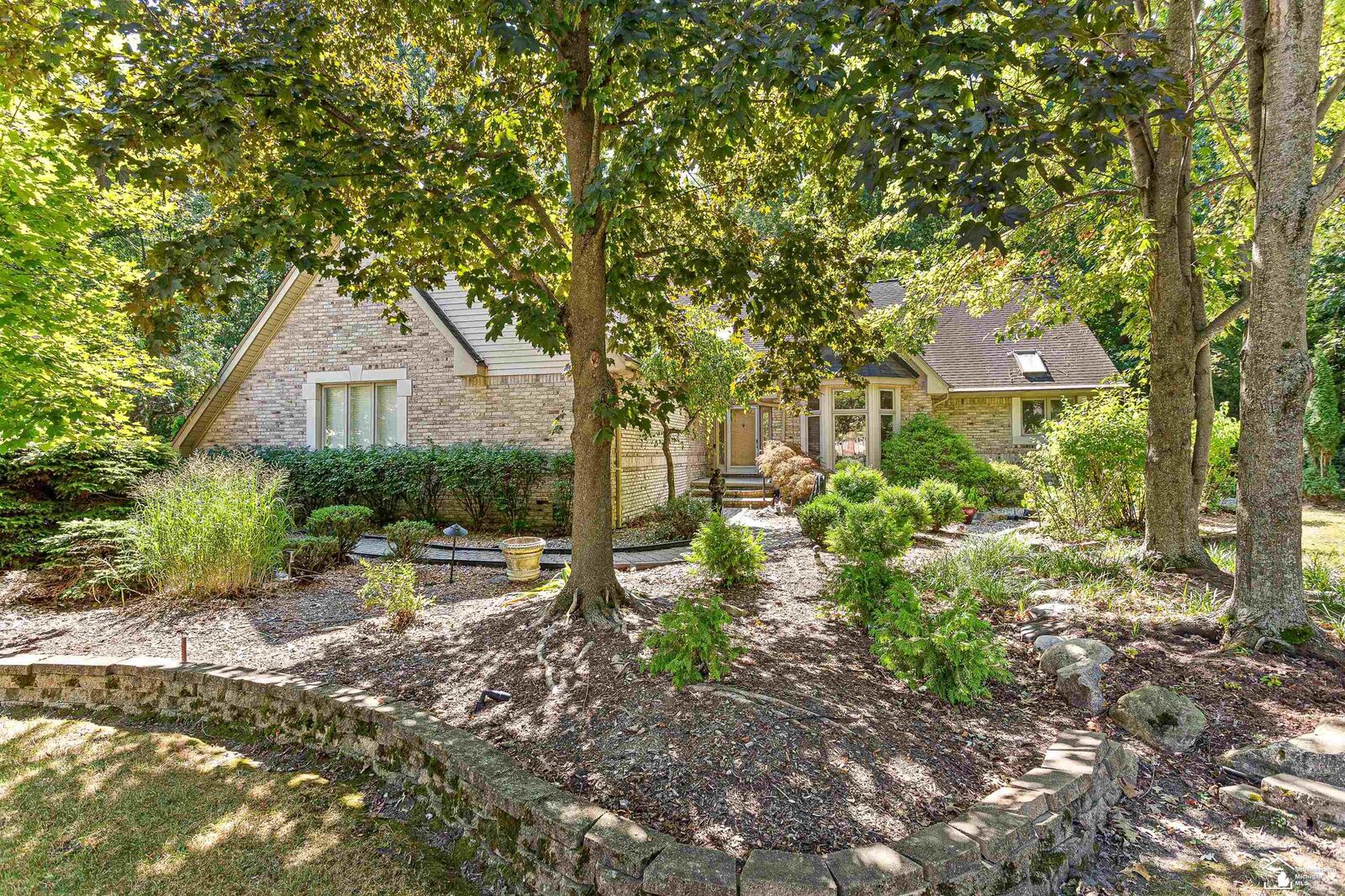 Property Photo:  2534 Farmdale Drive  MI 48314 