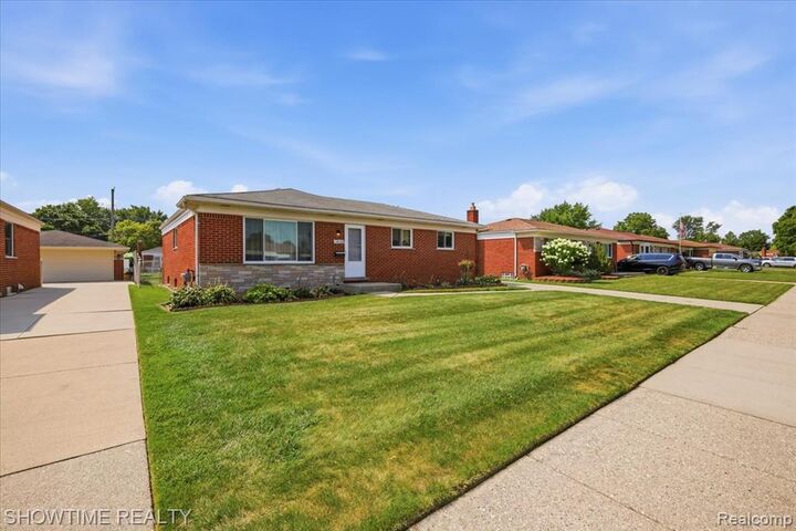 Property Photo: 14706 Murthum Avenue MI 48088 6234