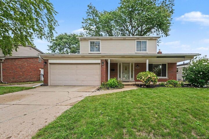 Property Photo: 40456 Meade Pointe Drive MI 48313