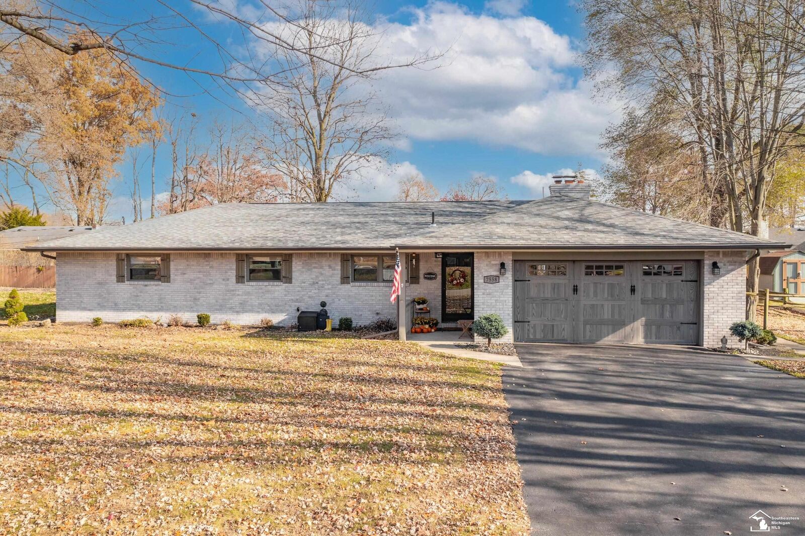 Property Photo: 7558 Apache Trail Trail MI 48182