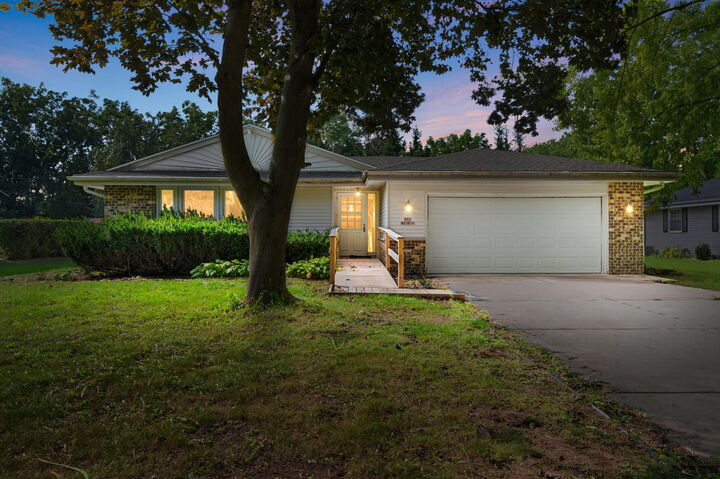 Property Photo:  N52w23799 Parkview Dr  WI 53089 