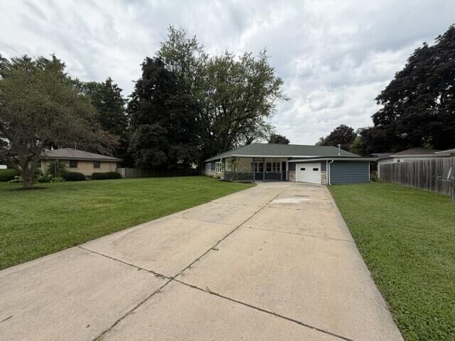Property Photo: 924 N Oakwood Ave WI 53066