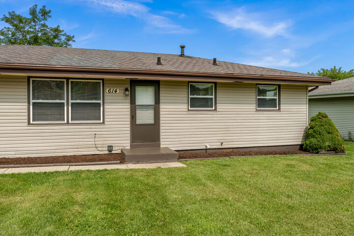 Property Photo:  614 Overland Trail  IL 61101 