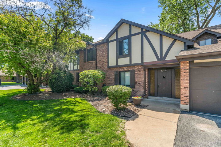 Property Photo: 8245 Poplar Lane 5B IL 60465