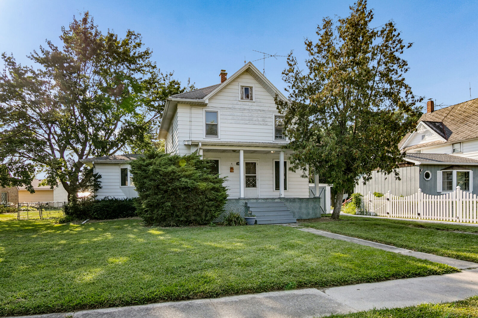 Property Photo:  180 Center  IL 60969 