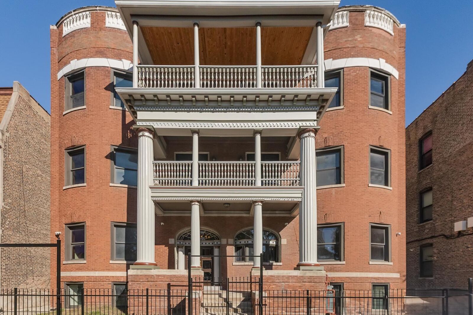 Property Photo: 442 E 48th Street B2 IL 60615