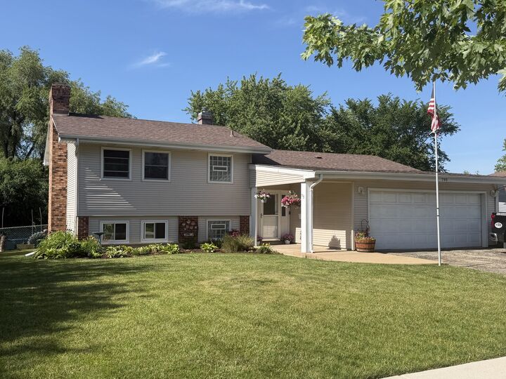Property Photo: 790 Evergreen Lane IL 60169