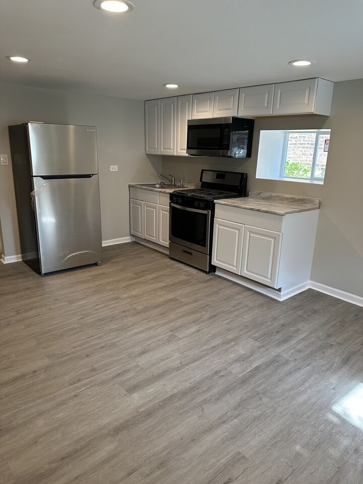 Property Photo: 8828 S Dante Avenue S IL 60619