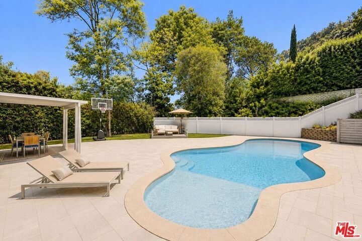 Property Photo:  3430 Loadstone Drive  CA 91403 