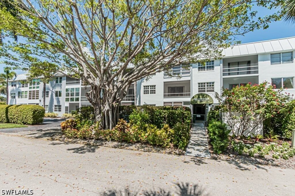 Property Photo: 72 7th Street S 203 FL 34102