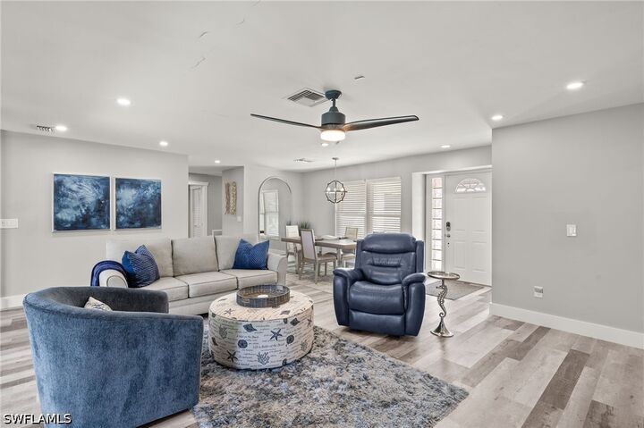 Property Photo:  248 Bay Meadows Drive  FL 34113 
