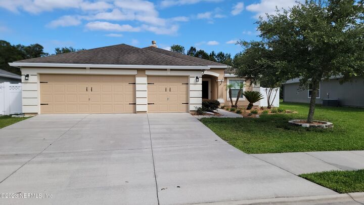 Property Photo:  2735 Woodsdale Drive  FL 32068 
