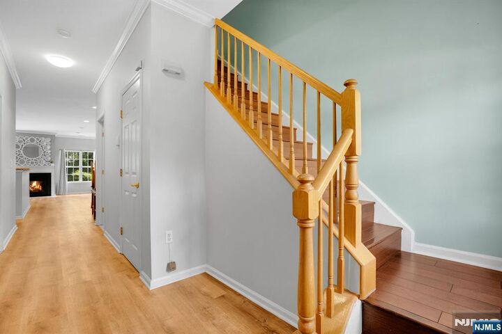 Property Photo:  8 Allister Court  NJ 07035 