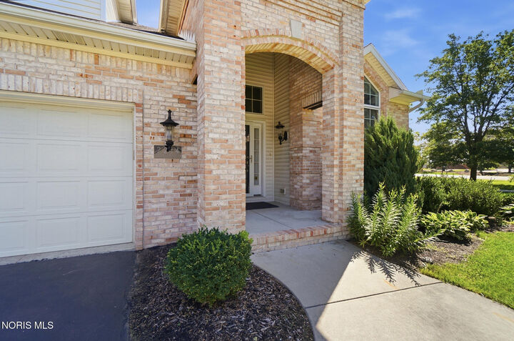 Property Photo: 2214 Woods Edge Court OH 43615
