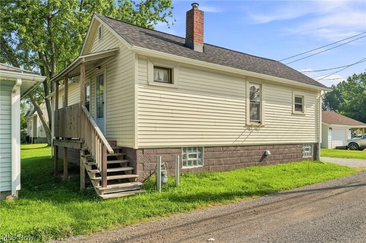 Property Photo: 376 E 1/2 Ohio Avenue OH 44672