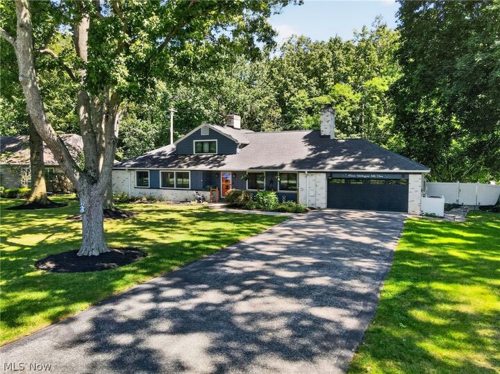 Property Photo:  11 Wintergreen Hill Drive  OH 44077 