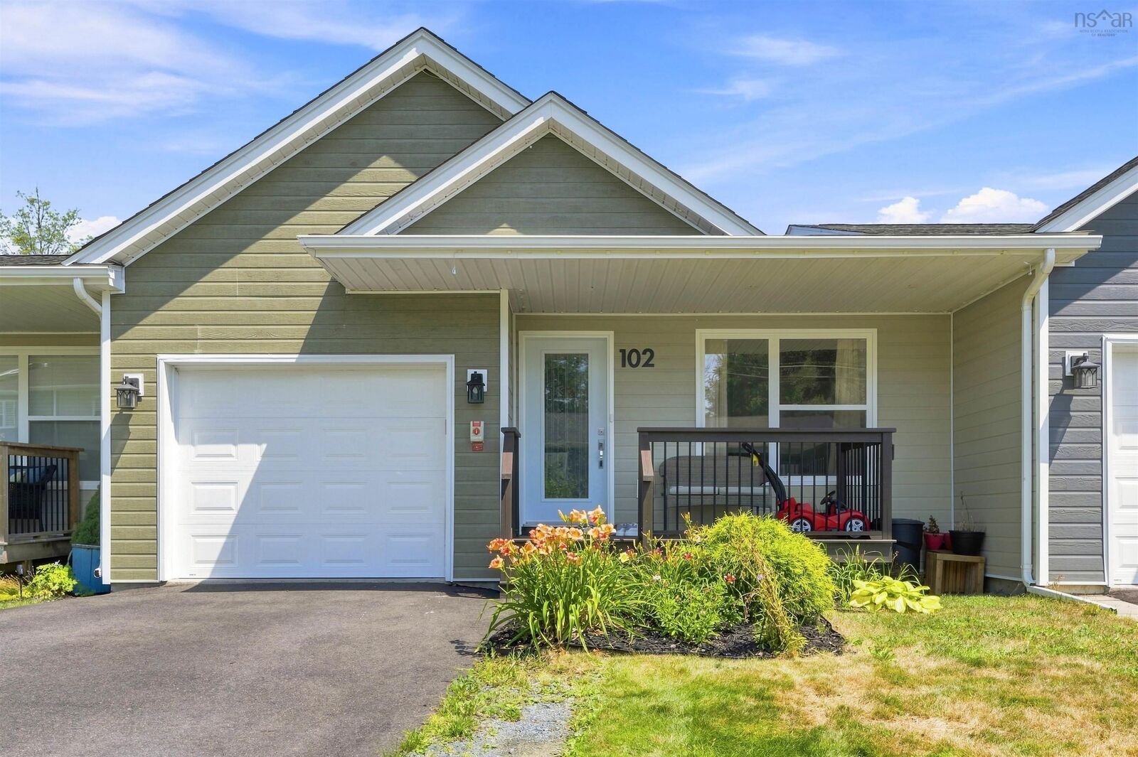 Property Photo:  102 Crossfield Ridge Ridge  NS B4E 0N2 