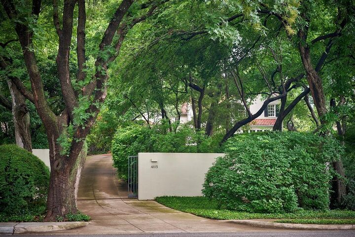 Property Photo: 4115 Turtle Creek Boulevard TX 75219
