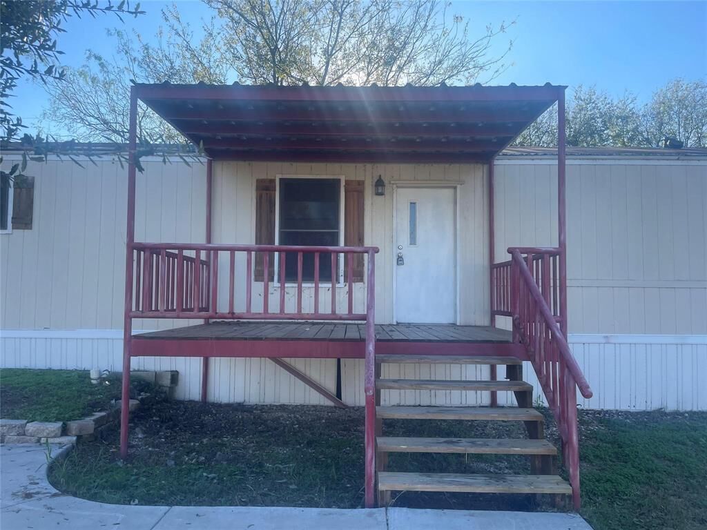 Property Photo: 3716 Brook Valley Street TX 76048