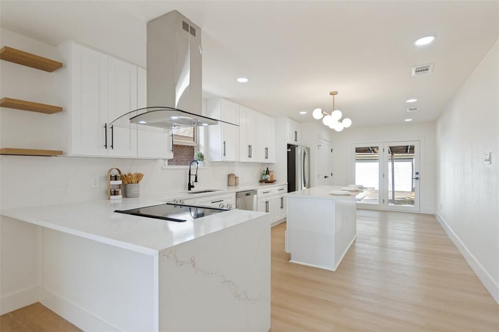 Property Photo: 9102 Lindaro Lane TX 75228
