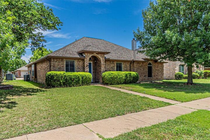Property Photo: 108 Oak Hollow Lane TX 75154