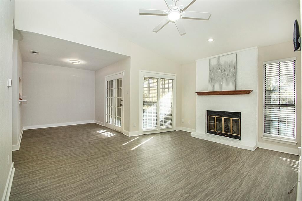 Property Photo: 1104 Riverchase Lane 204 TX 76011