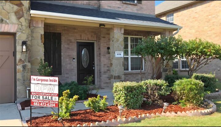 Property Photo: 606 Port Royale Way TX 76039