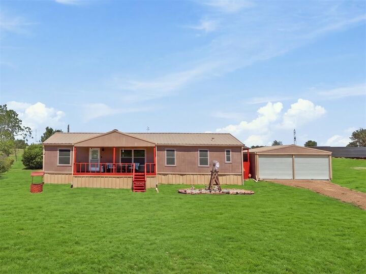 Property Photo: 924 Prairie Clover Trail TX 76131
