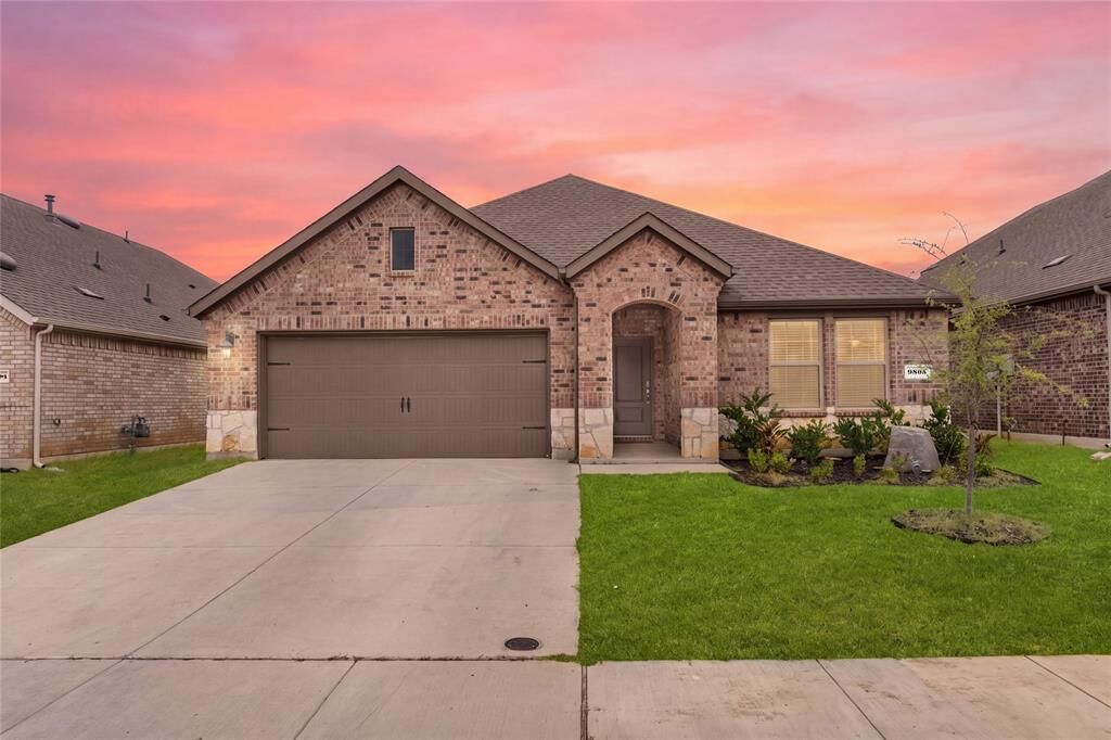 Property Photo:  9805 Quail Pointe Road  TX 76227 