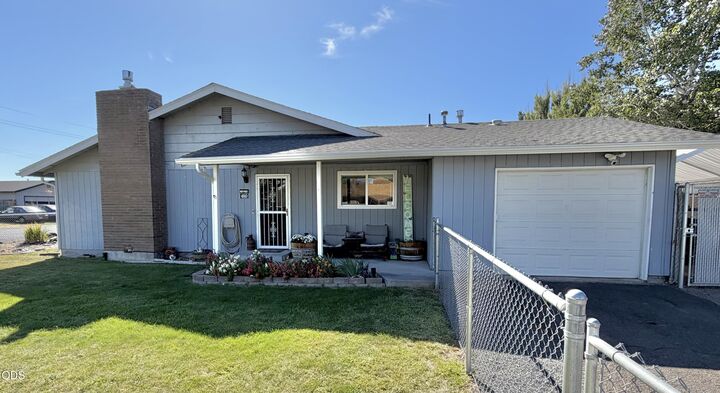 Property Photo:  4910 Darwin Place  OR 97603 