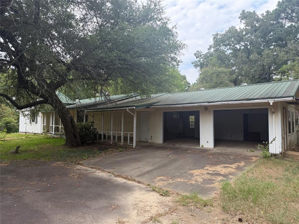 Property Photo: 1822 N US Hwy 259 Highway OK 74728
