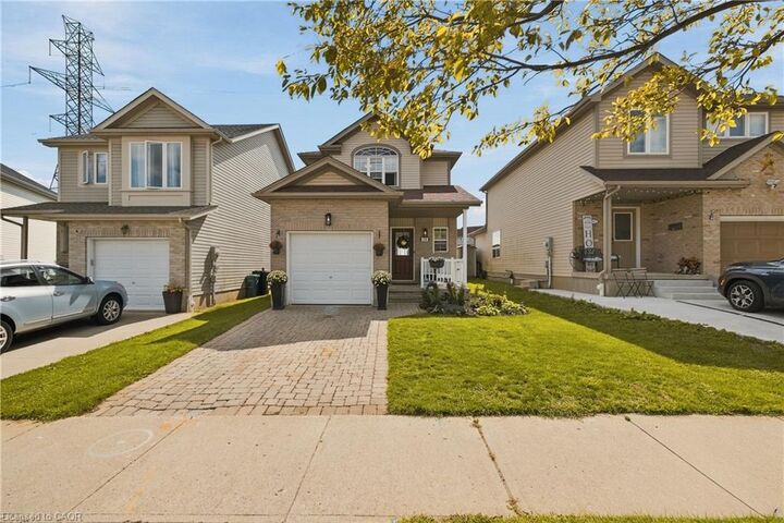 Property Photo:  116 Henhoeffer Crescent  ON N2E 4H3 