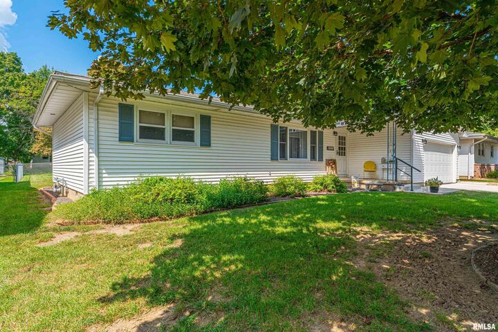 Property Photo: 1031 N Monroe Street IL 62656