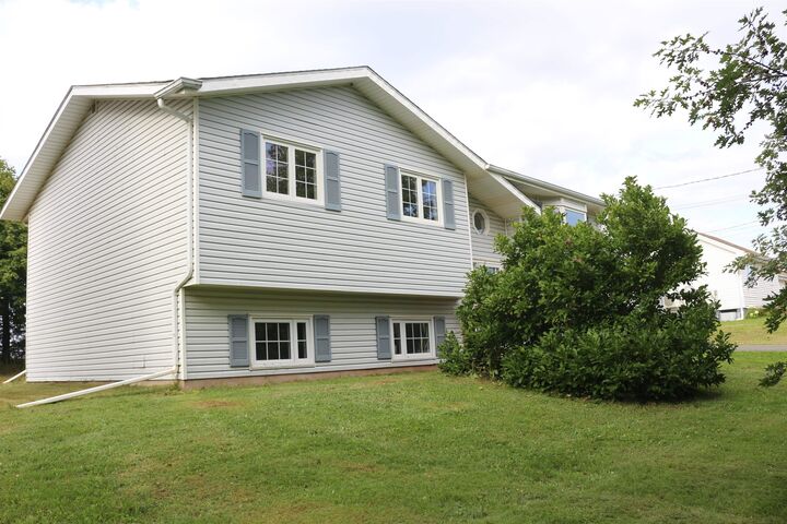 Property Photo:  33 Amanda Drive  PE C1C 0A1 