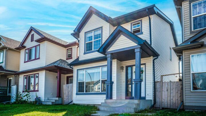 Property Photo: 184 Saddlecrest Place NE AB T3J 5G1