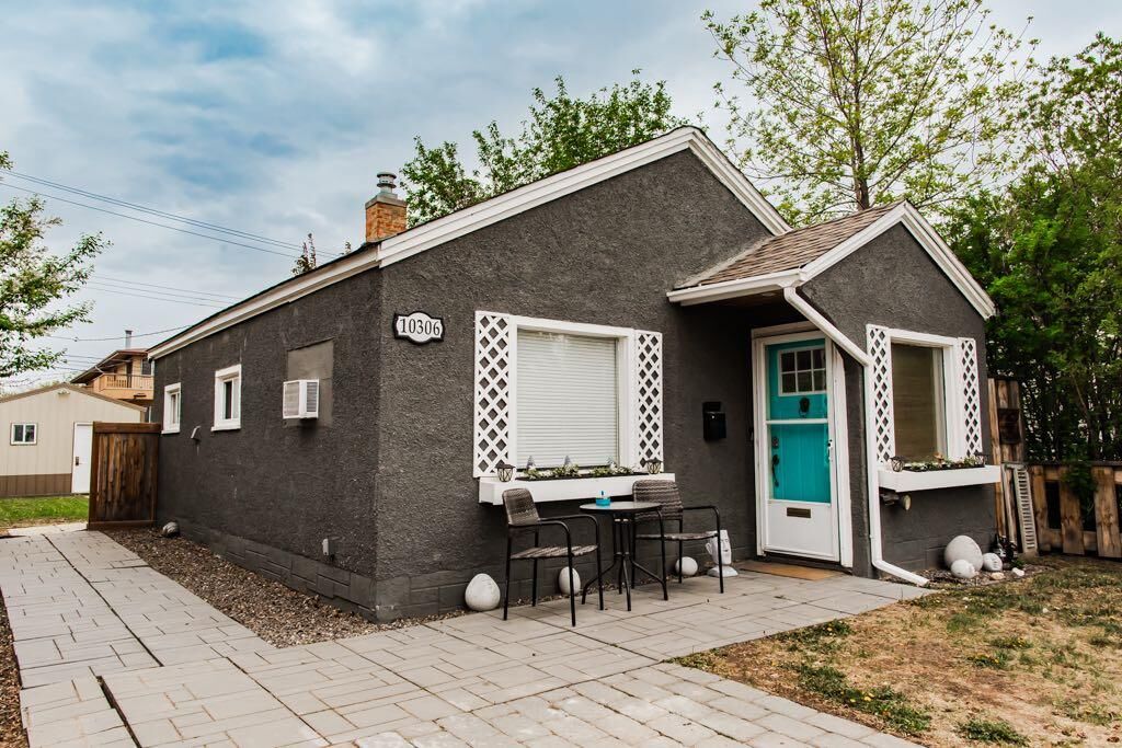 Property Photo:  10306 106 Avenue  AB T8V 1K4 