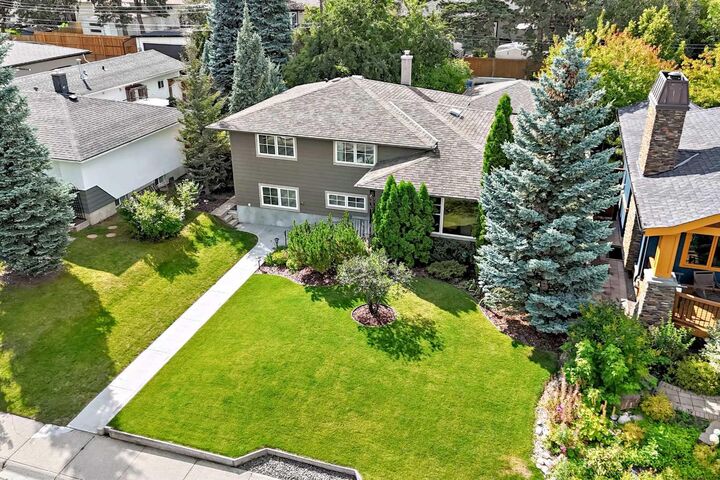 Property Photo: 47 Woodlark Drive SW AB T3C 3H5