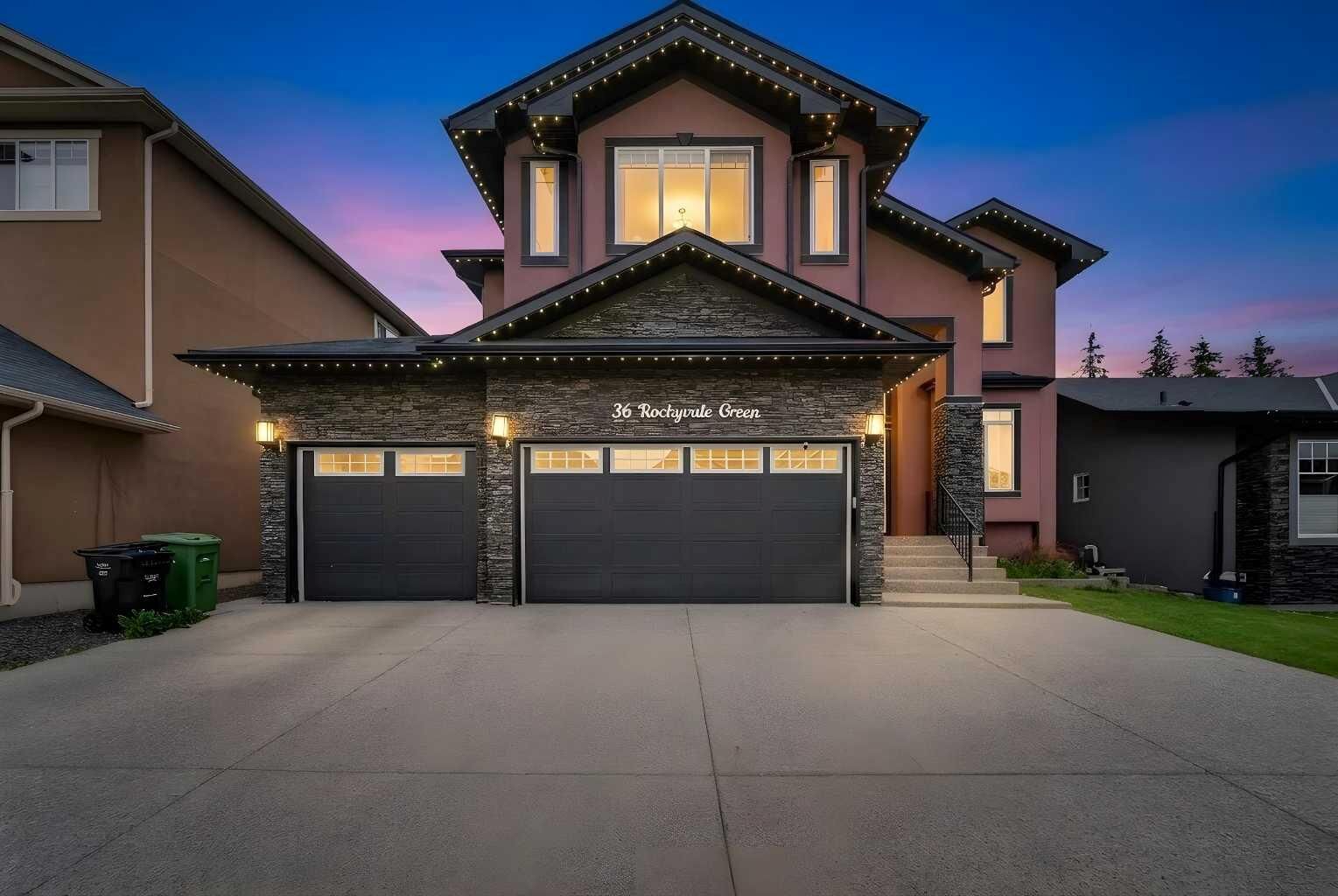 Property Photo:  36 Rockyvale Green NW  AB T3G 0E3 