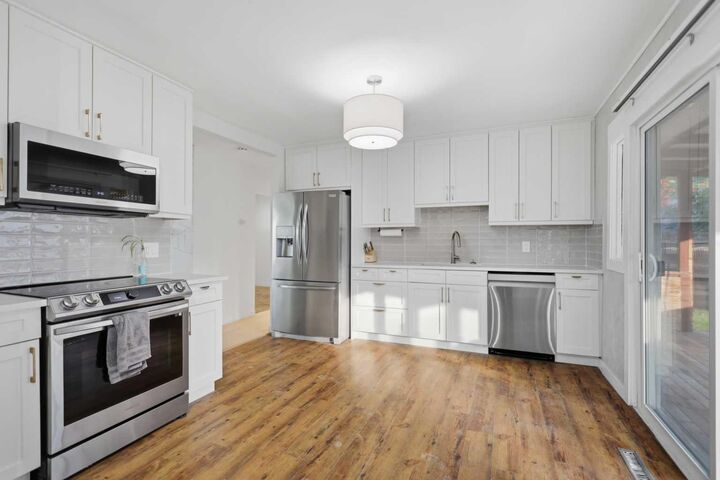 Property Photo:  3814 58 Avenue  AB T4N 4T4 